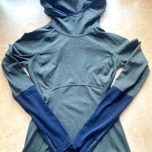 Lululemon Women's Long Sleeve (size 4)